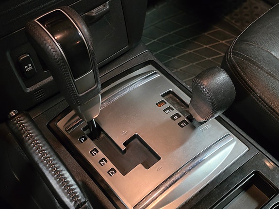 Mitsubishi Pajero 24 of 30