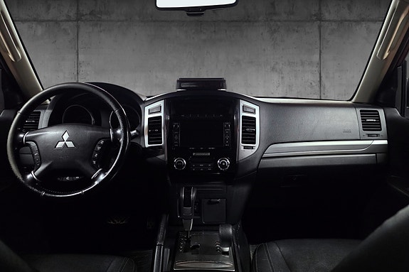 Mitsubishi Pajero 14 of 30
