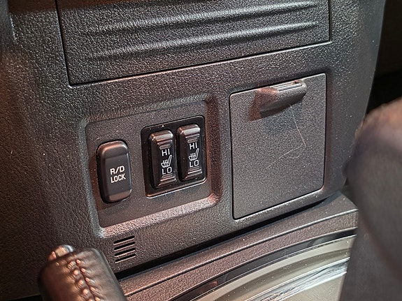 Mitsubishi Pajero 25 of 30