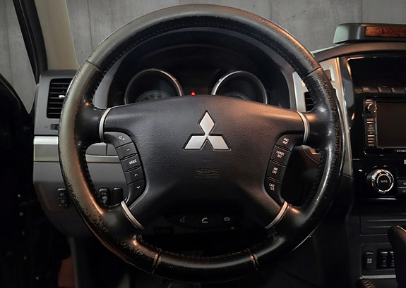 Mitsubishi Pajero 16 of 30