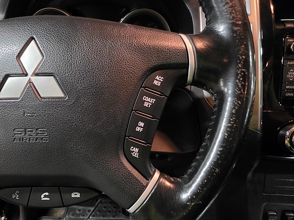 Mitsubishi Pajero 23 of 30