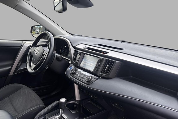 Toyota RAV4 15 of 19