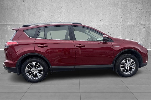 Toyota RAV4 6 of 19
