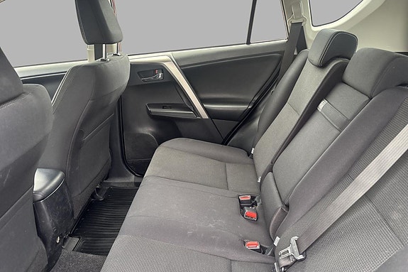 Toyota RAV4 16 of 19