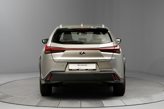 Lexus UX300e 3 of 30