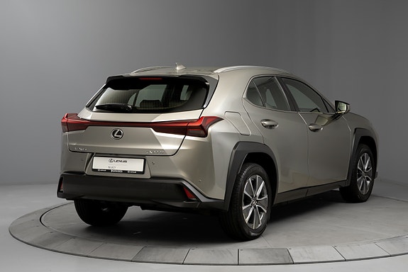 Lexus UX300e 4 of 30