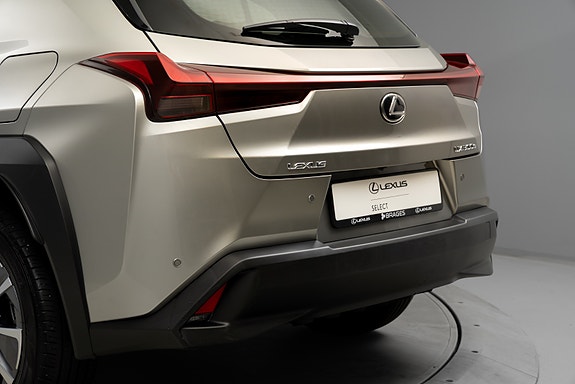 Lexus UX300e 8 of 30