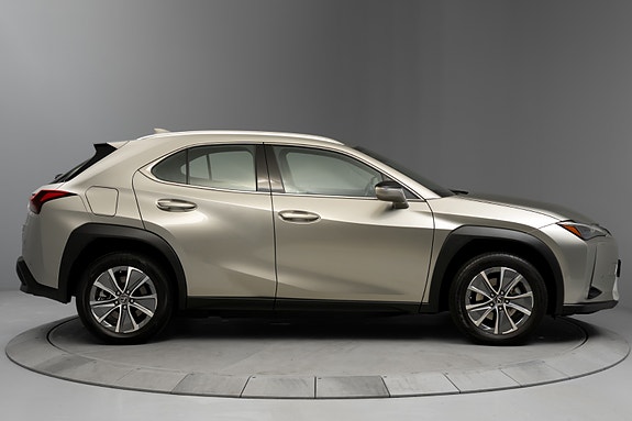 Lexus UX300e 5 of 30