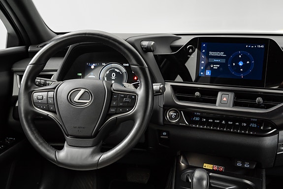 Lexus UX300e 26 of 30