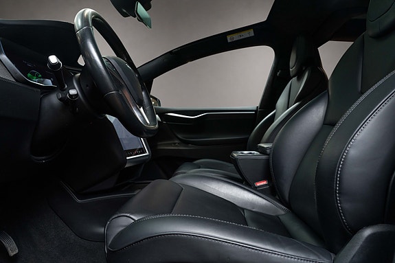 Tesla Model X 12 of 30