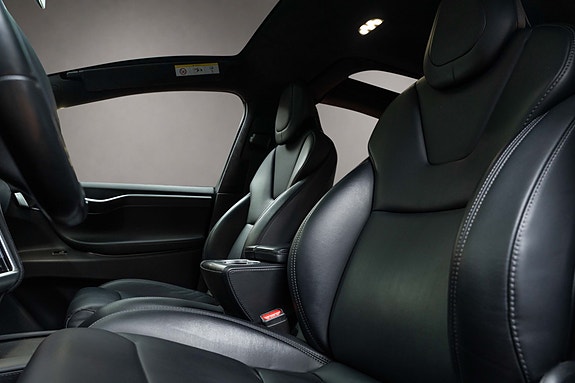Tesla Model X 13 of 30