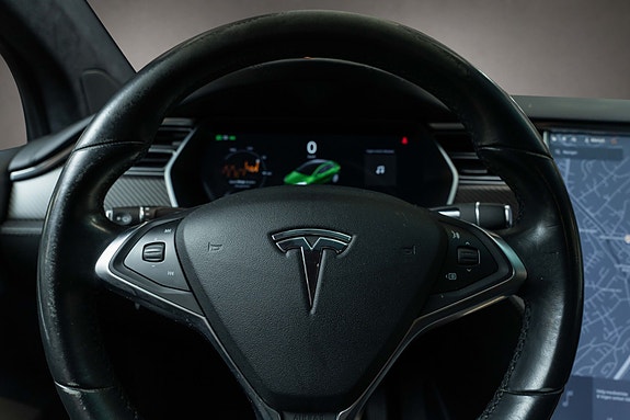 Tesla Model X 24 of 30