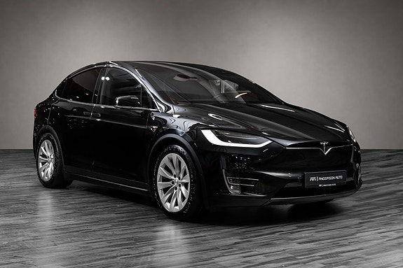Tesla Model X 8 of 30