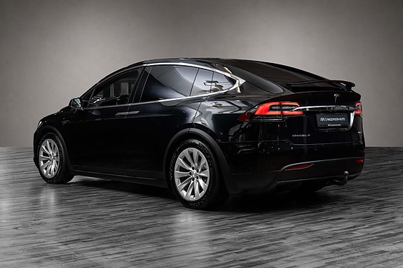 Tesla Model X 4 of 30