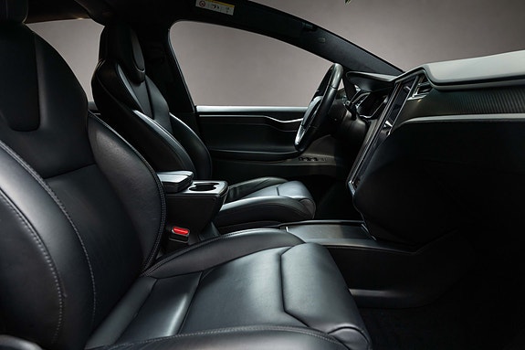 Tesla Model X 23 of 30