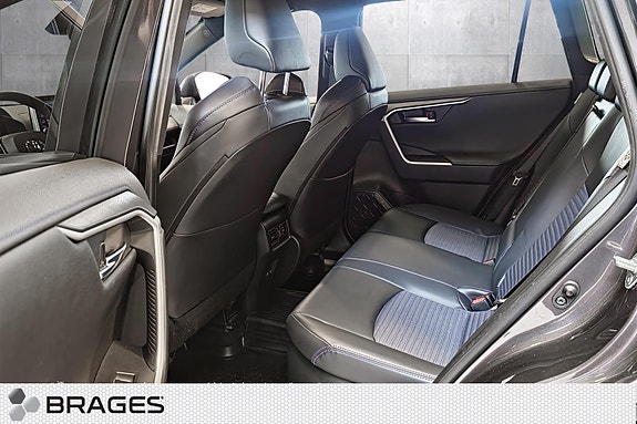 Toyota RAV4 18 of 22
