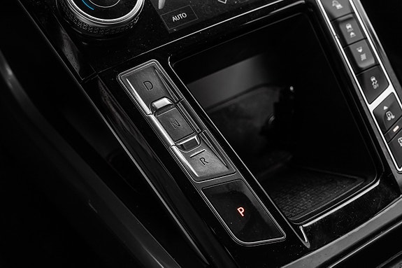 Jaguar I-PACE 13 of 26