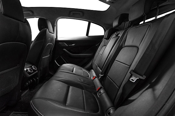 Jaguar I-PACE 18 of 26