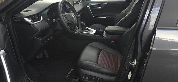 Toyota RAV4 8 of 30