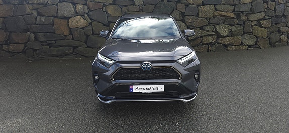 Toyota RAV4 2 of 30