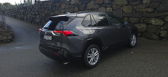 Toyota RAV4 5 of 30