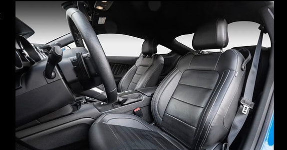 Ford Mustang 10 of 16