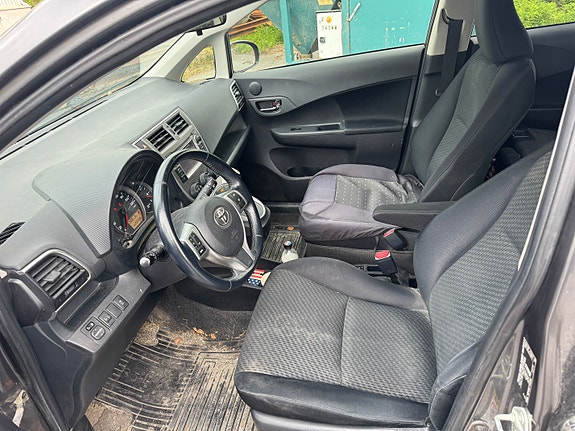 Toyota Verso-S 5 of 8