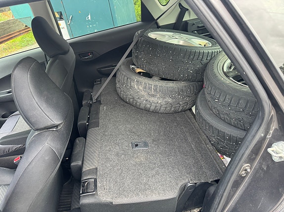 Toyota Verso-S 6 of 8