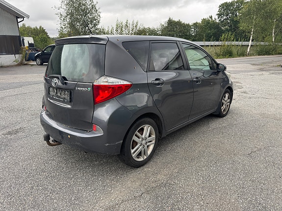 Toyota Verso-S 3 of 8