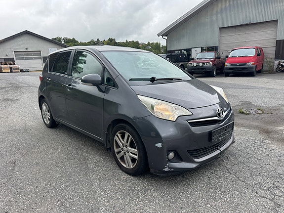 Toyota Verso-S 2 of 8