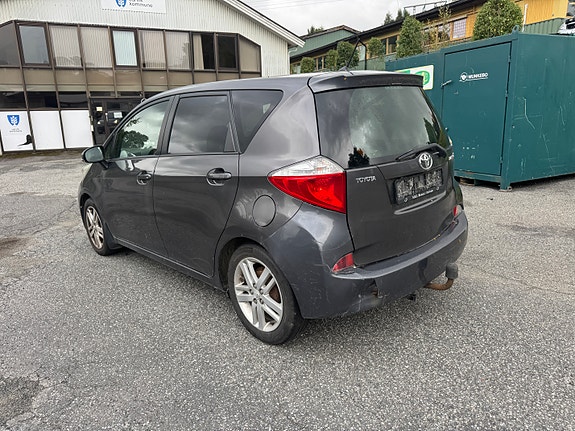 Toyota Verso-S 4 of 8