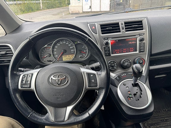Toyota Verso-S 7 of 8
