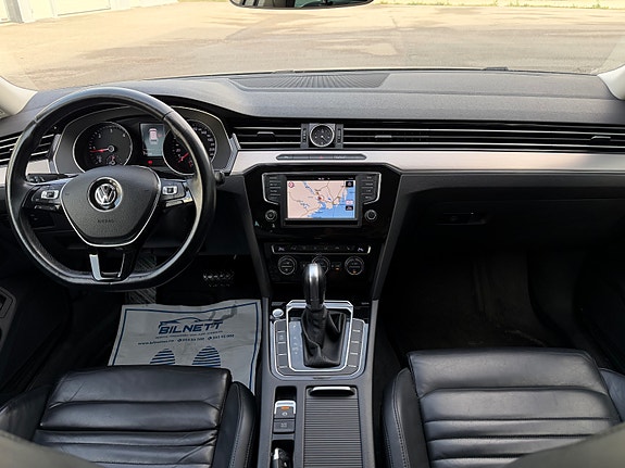 Volkswagen Passat 22 of 30