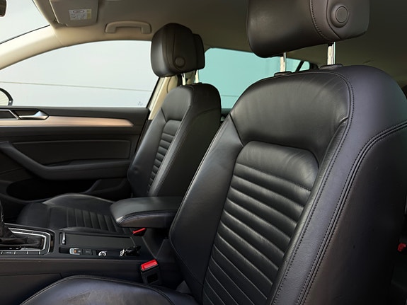Volkswagen Passat 17 of 30