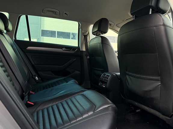 Volkswagen Passat 20 of 30