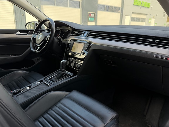 Volkswagen Passat 19 of 30