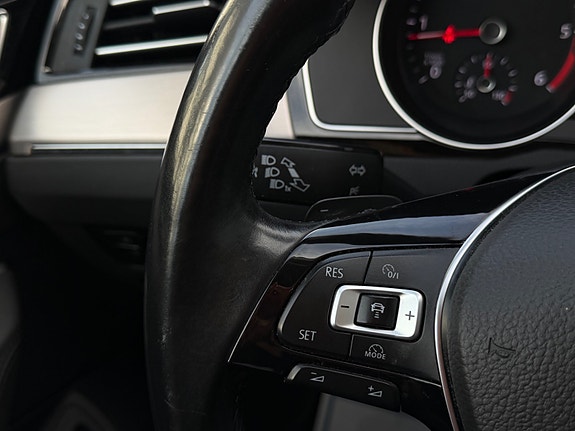 Volkswagen Passat 26 of 30