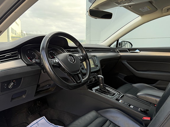 Volkswagen Passat 15 of 30
