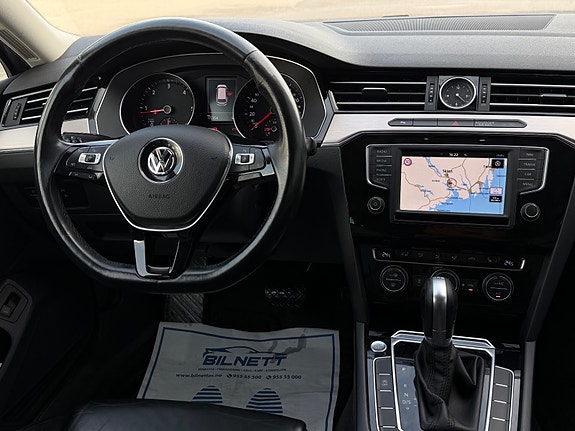 Volkswagen Passat 23 of 30