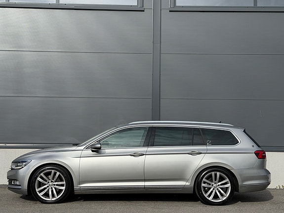 Volkswagen Passat 5 of 30