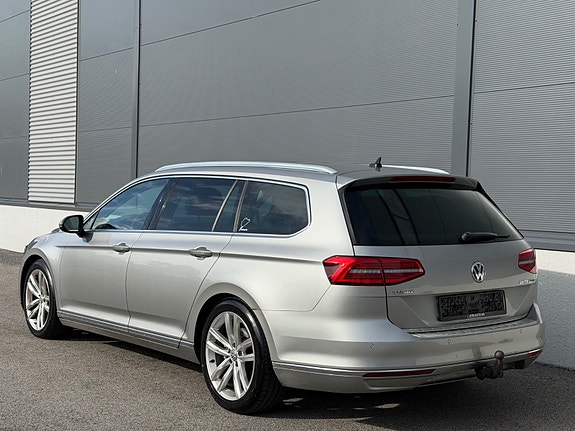 Volkswagen Passat 4 of 30