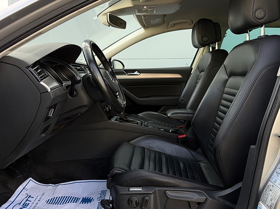 Volkswagen Passat 14 of 30