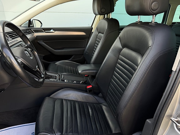 Volkswagen Passat 16 of 30