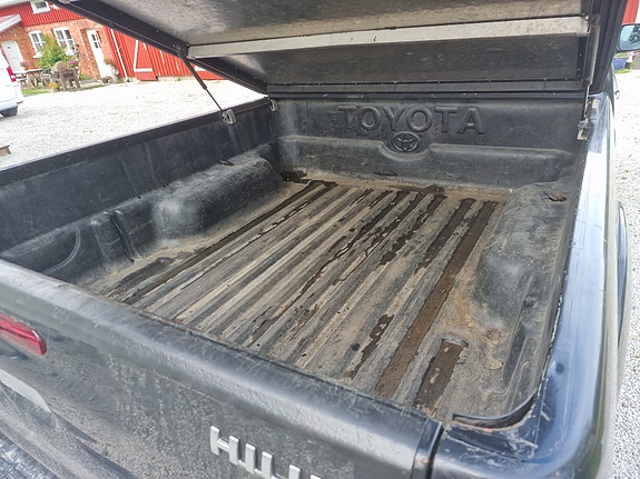 Toyota HiLux 9 of 9