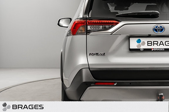 Toyota RAV4 8 of 26
