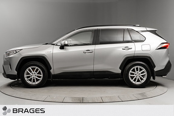 Toyota RAV4 2 of 26