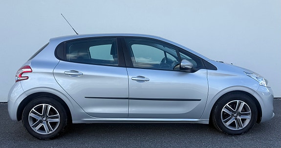 Peugeot 208 4 of 17
