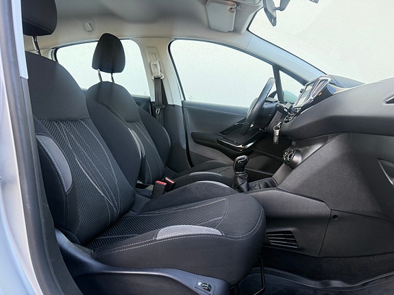 Peugeot 208 7 of 17