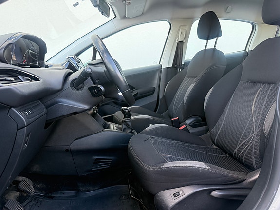 Peugeot 208 16 of 17