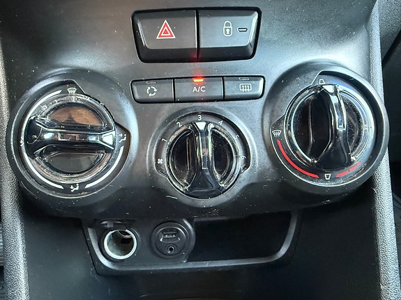 Peugeot 208 11 of 17